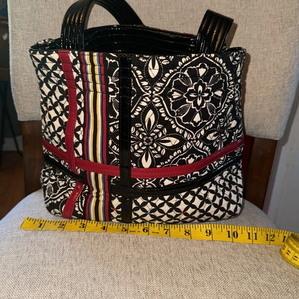 Vera Bradley Barcelona Shoulder Bag Tote Black White Floral w/red wallet‎